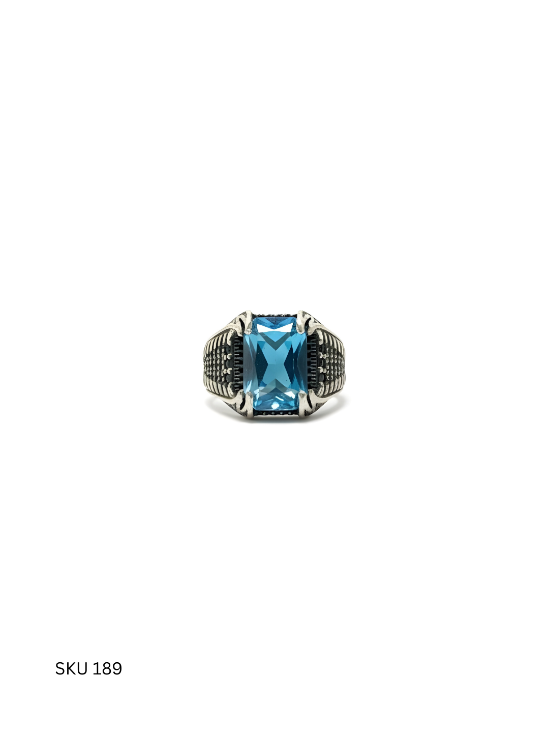 A refined men’s ring crafted from Turkish 925 sterling silver and accented with a light blue stone. Designed to add a soft yet distinctive touch to modern style.