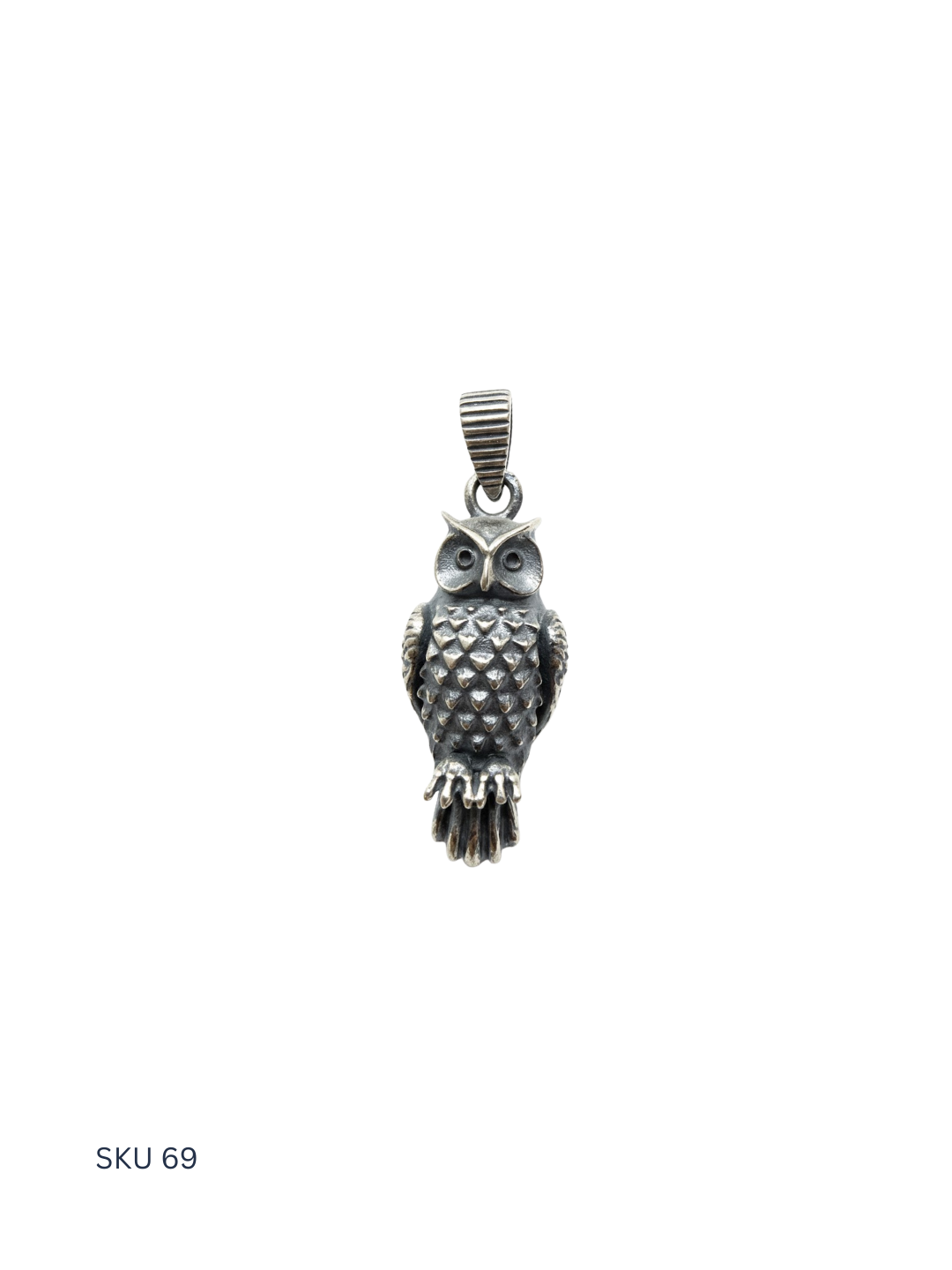 A classic owl pendant crafted from Turkish sterling silver 925. With detailed craftsmanship and balanced weight, this piece offers timeless appeal for everyday men’s wear.